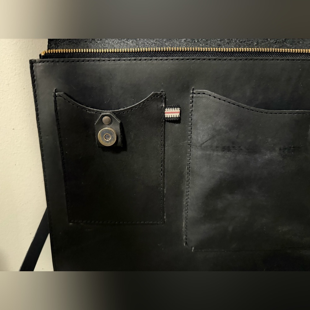 Lowell MTL Full-Grain Leather Messenger Bag, Designed & Handcrafted in Montreal - Picture 6 of 11